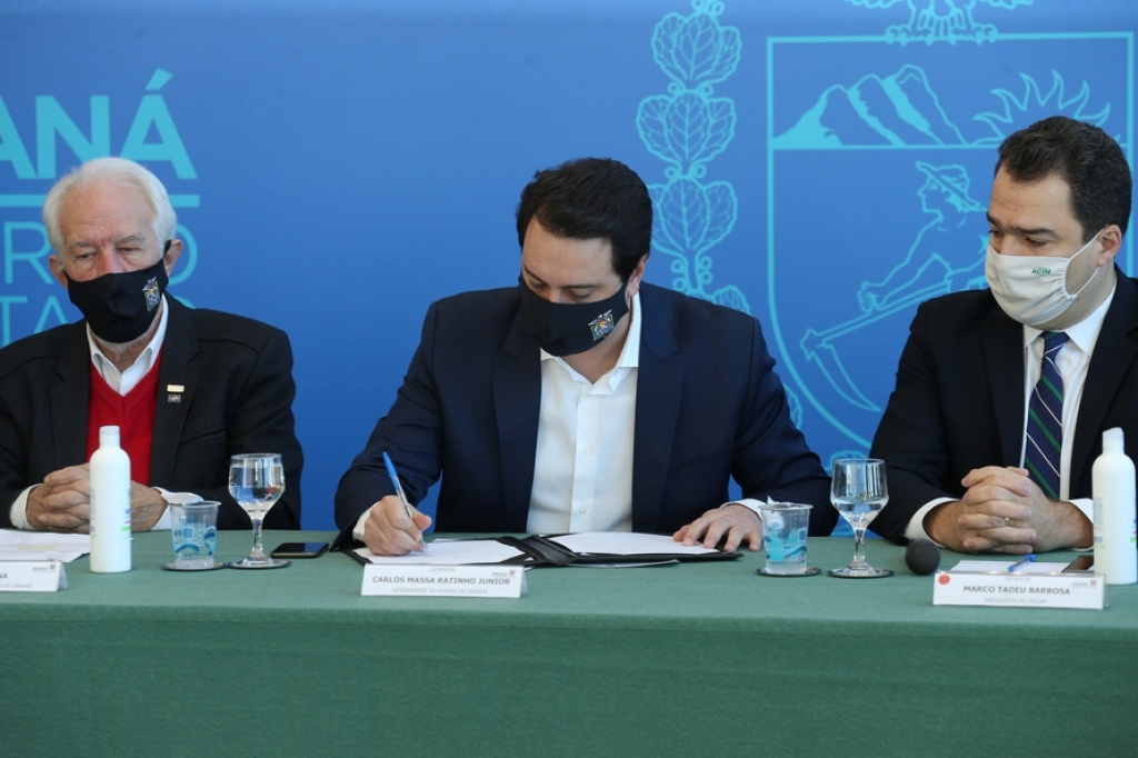 Um ano descomplicando o Paraná