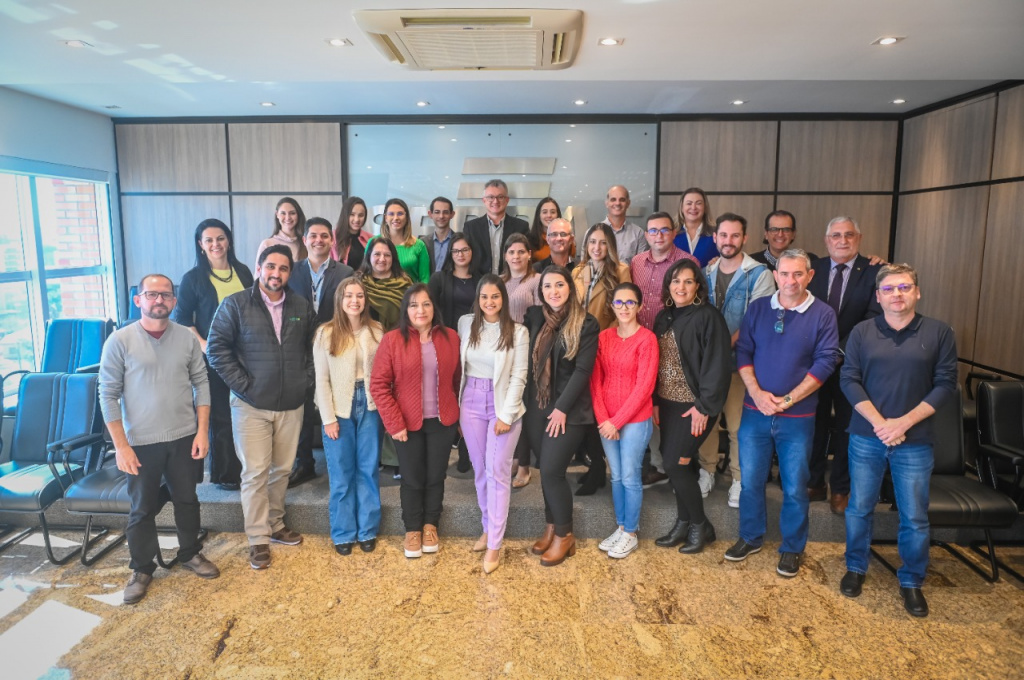 Lideranças da Cacispar mantêm agenda com a direção do Sebrae Paraná