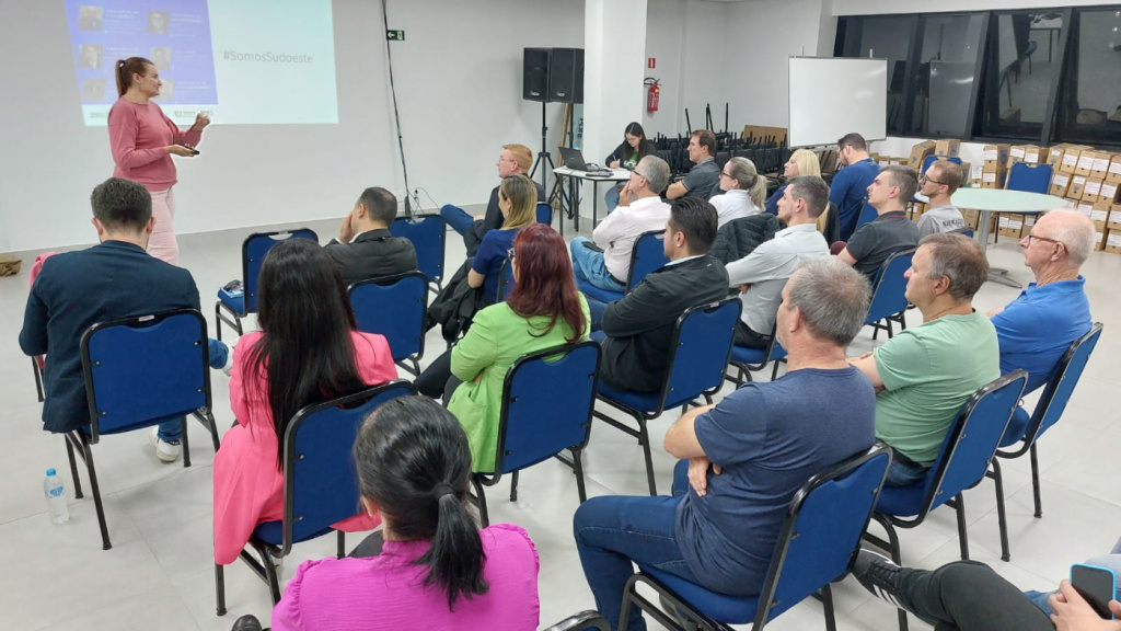 Programa de formação de lideranças é detalhado em reunião da Cacispar