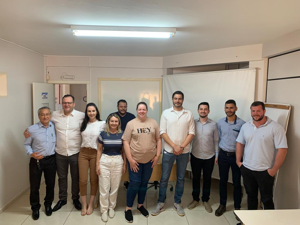 Com o apoio da Cacispar e da Agência de Desenvolvimento, laboratórios formalizam associação no sudoeste do Paraná