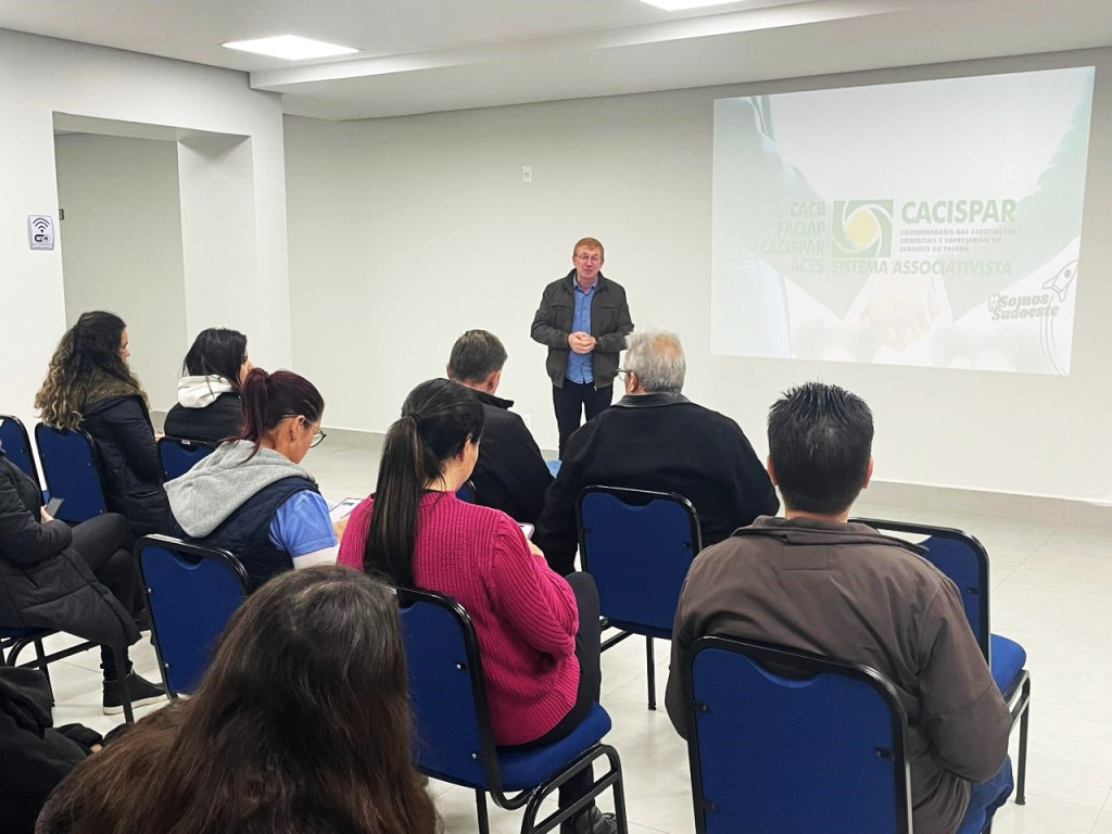 Reunião mensal da Cacispar aborda temas estratégicos para o desenvolvimento empresarial no sudoeste do Paraná