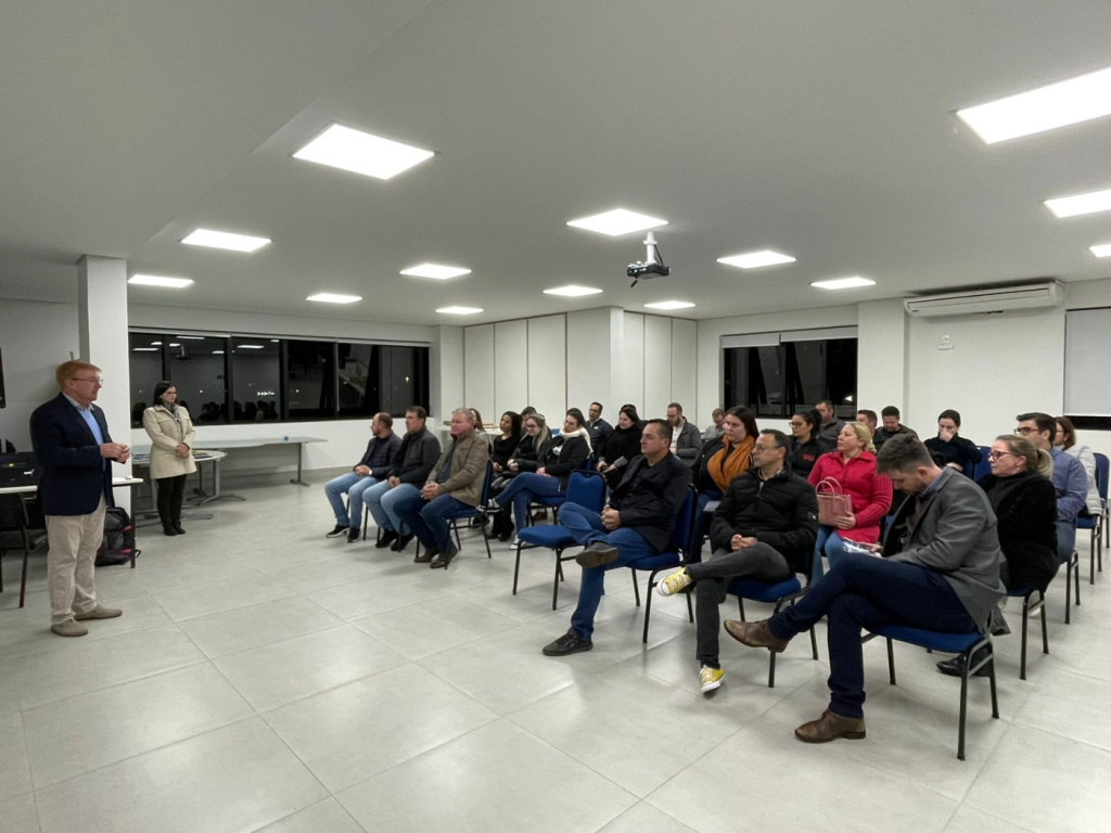 Cacispar reúne líderes empresariais do sudoeste para reunião mensal