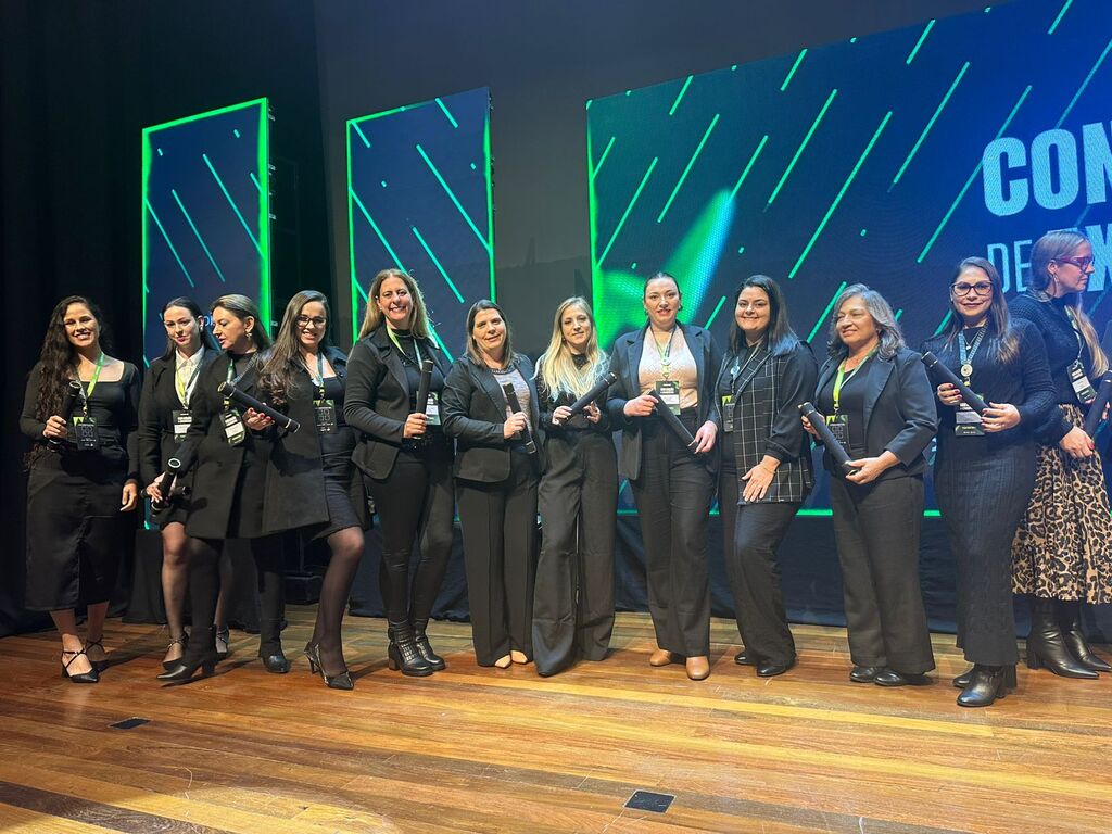 Executivos das ACEs realizam visita técnica à sede da FACIAP e celebram formatura do Programa de Formação
