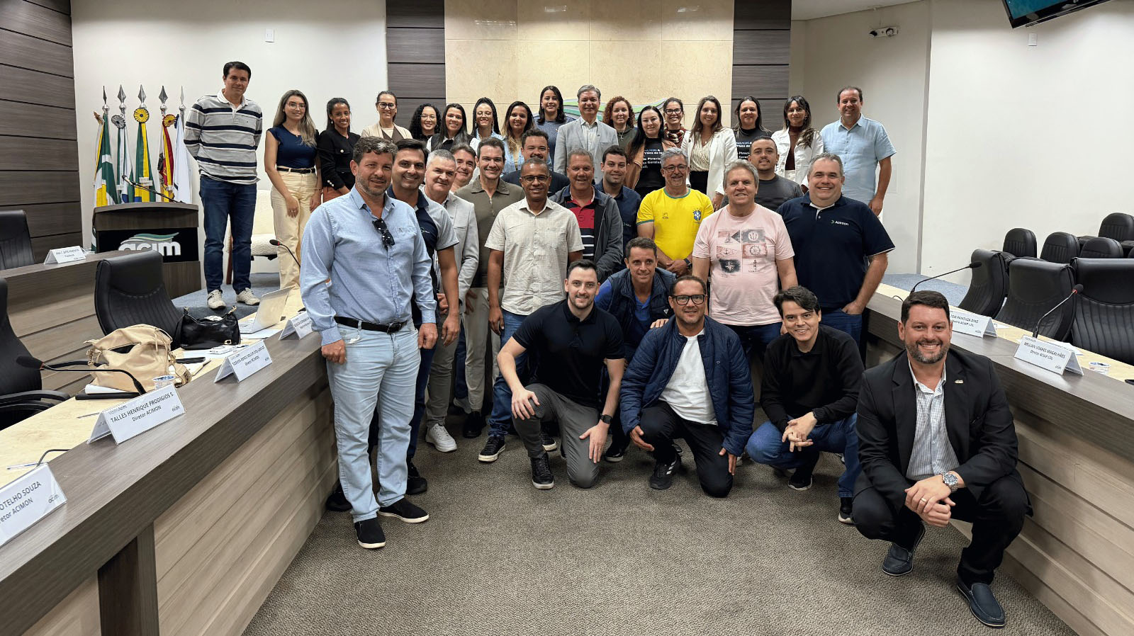 Comitiva de Minas Gerais conhece boas práticas das associações comerciais do Paraná